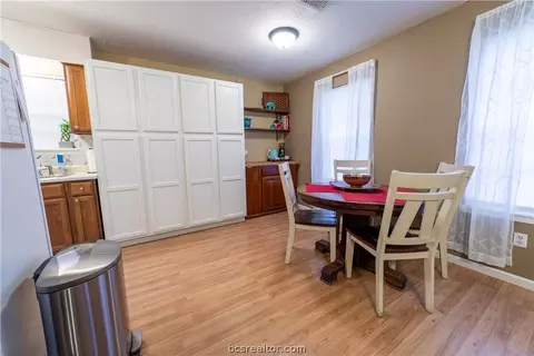 2112 Labrisa Dr, Bryan, TX 77807 photo 10