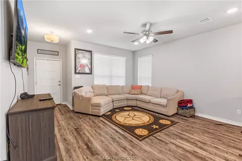 425 Marble Falls Dr, Bryan, TX 77803 photo 8
