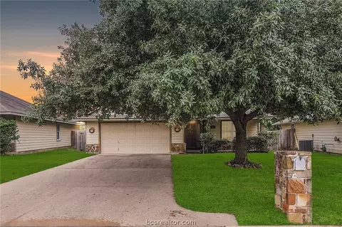 923 Windmeadows Dr, College Station, TX 77845