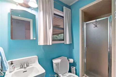 Bath - 4208 Nagle St, Bryan, TX 77801 photo 3 of 4