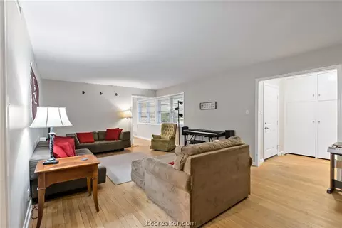 Living - 4208 Nagle St, Bryan, TX 77801 photo 2 of 4