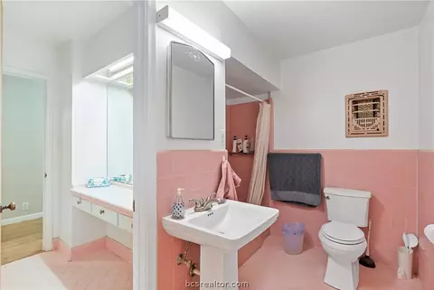 Bath - 4208 Nagle St, Bryan, TX 77801 photo 1 of 4