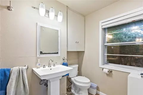 Bath - 4208 Nagle St, Bryan, TX 77801 photo 2 of 4