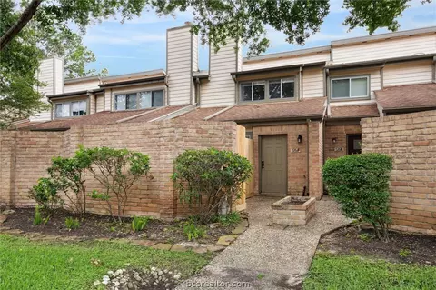 726 Country Pl #F, Houston, TX 77079