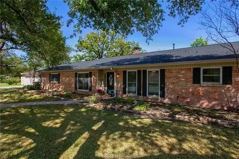 1124 Terrace Dr, Bryan, TX 77802