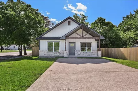 909 N Randolph Ave W, Bryan, TX 77803