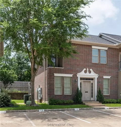 118 Forest Dr, College Station, TX 77840