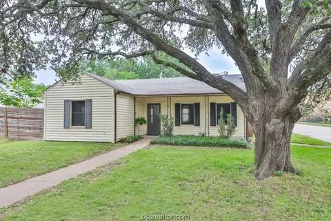 1513 Baker Ave, Bryan, TX 77803