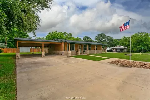900 N Oneal St, Caldwell, TX 77836