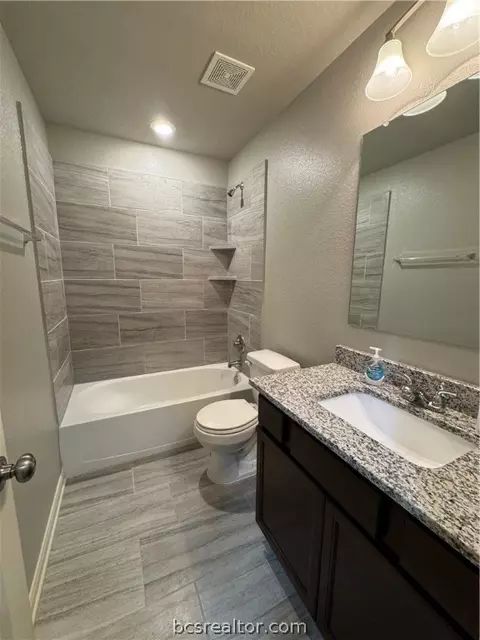 Bath - 2081 Positano Loop, Bryan, TX 77808 photo 3 of 3