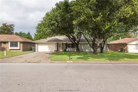 1104 Allen Forest Dr, Bryan, TX 77803
