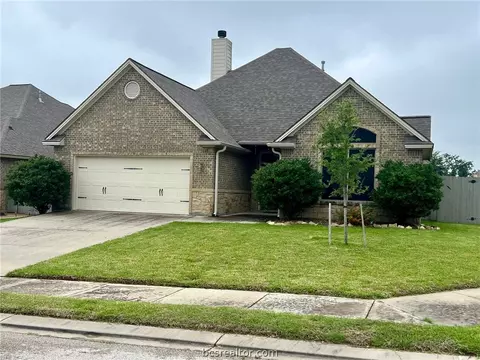 2600 Forest Oaks Dr, College Station, TX 77845