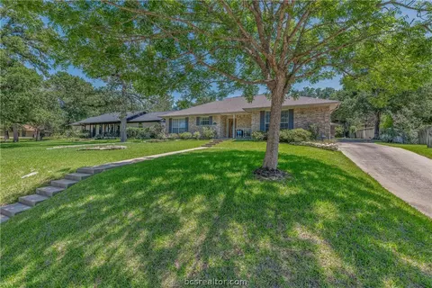 3002 Hummingbird Cir, Bryan, TX 77802