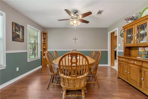 241 Rustic Oaks Dr, Bryan, TX 77808 photo 6