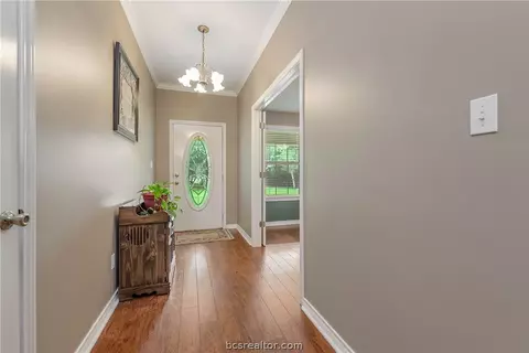 241 Rustic Oaks Dr, Bryan, TX 77808 photo 5