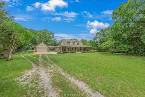 241 Rustic Oaks Dr, Bryan, TX 77808 photo 3