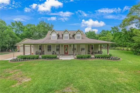 241 Rustic Oaks Dr, Bryan, TX 77808
