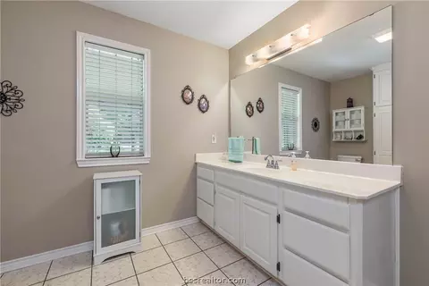 241 Rustic Oaks Dr, Bryan, TX 77808 photo 19