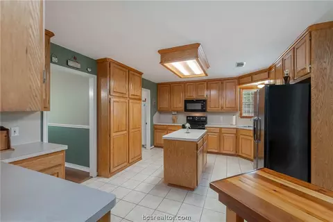 241 Rustic Oaks Dr, Bryan, TX 77808 photo 13