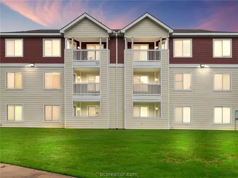 525 SW Parkway 203, College Station, TX 77840