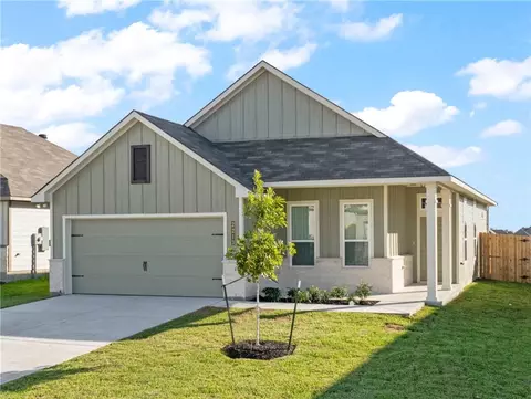 2213 Suzy Ct, Bryan, TX 77807