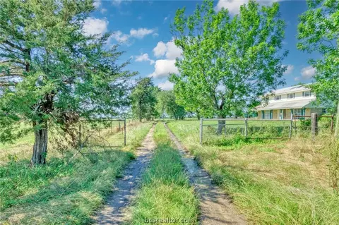 8043 Bell Ln, Midway, TX 75852