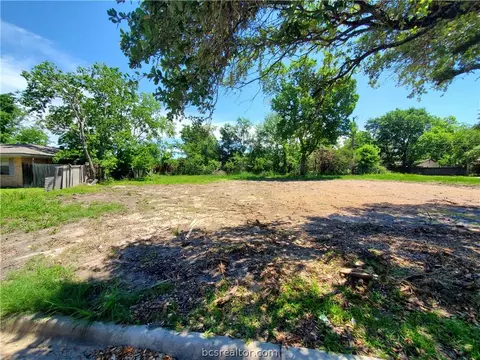 2315 Franklin Dr, Bryan, TX 77801 photo 3
