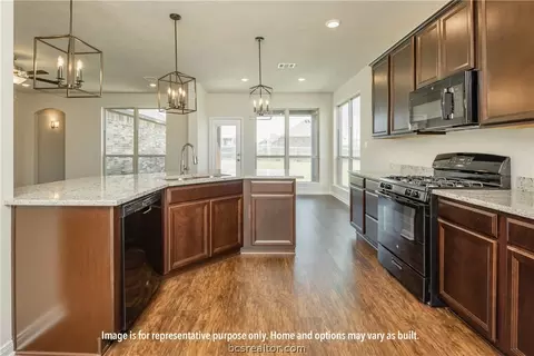 1386 Kingsgate Dr, Bryan, TX 77807 photo 4