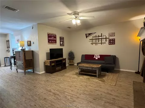 1904 Dartmouth Street L3, College Station, TX 77840