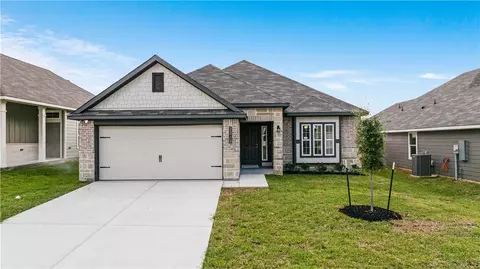 2215 Suzy Ct, Bryan, TX 77807