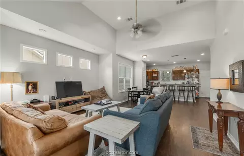 501 Clay St, Bryan, TX 77801 photo 2