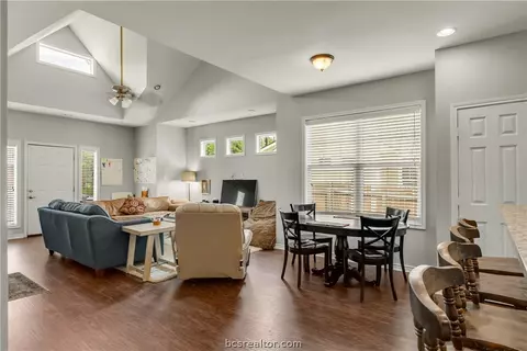 501 Clay St, Bryan, TX 77801 photo 4