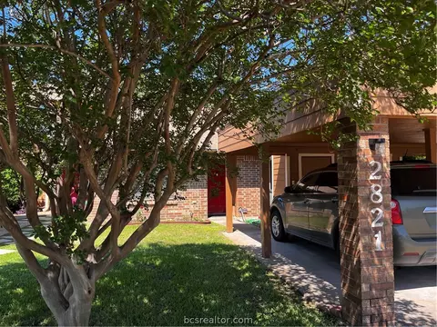 2821 Oakside Dr, Bryan, TX 77802