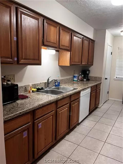 2821 Oakside Dr, Bryan, TX 77802 photo 8