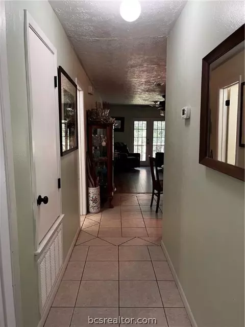 2821 Oakside Dr, Bryan, TX 77802 photo 4
