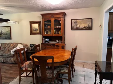 2821 Oakside Dr, Bryan, TX 77802 photo 5