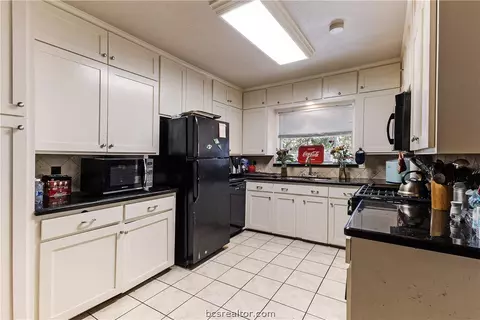 411 Day Ave, Bryan, TX 77801 photo 14