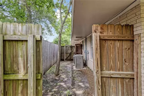 411 Day Ave, Bryan, TX 77801 photo 9