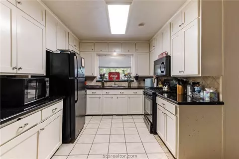 411 Day Ave, Bryan, TX 77801 photo 13