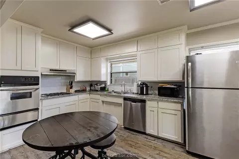 411 Day Ave, Bryan, TX 77801 photo 36