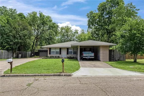 411 Day Ave, Bryan, TX 77801 photo 2