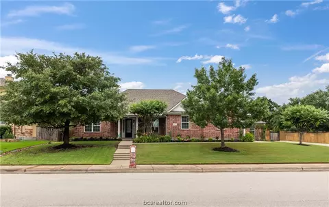 5411 Saint Andrews Dr, College Station, TX 77845