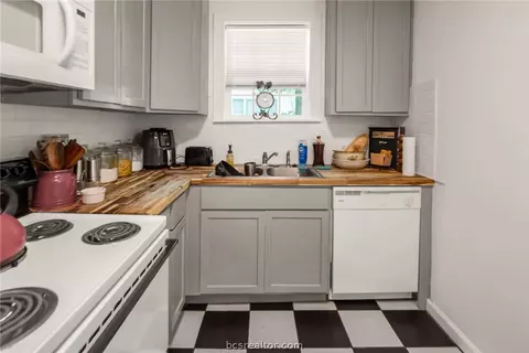 Kitchen - 1300 Antone St, Bryan, TX 77803 photo 2 of 5
