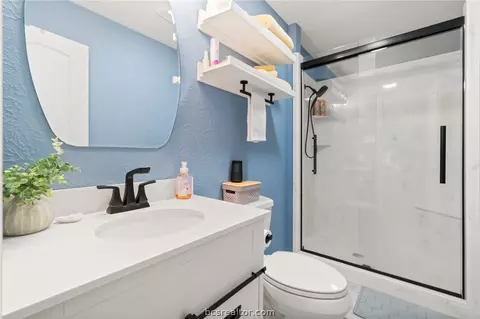 Bath - 3500 Oak Hill Dr, Bryan, TX 77802 photo 1 of 2