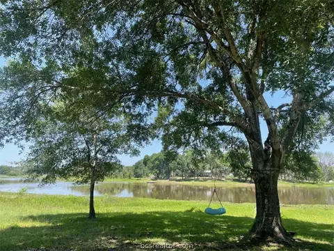 330 Cherry Dr, Caldwell, TX 77836
