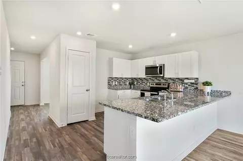 5580 Fox Bluff Dr, Bryan, TX 77807 photo 2