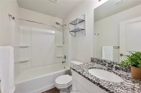 5580 Fox Bluff Dr, Bryan, TX 77807 photo 9