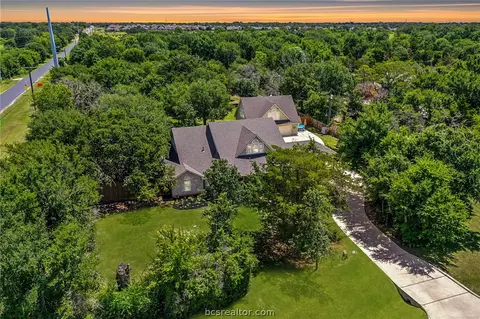 4825 Austins Creek Dr, Bryan, TX 77808