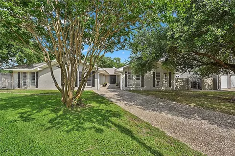 1809 Sabine Ct, College Station, TX 77840