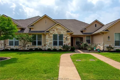 3816 Blackhawk Ln, College Station, TX 77845